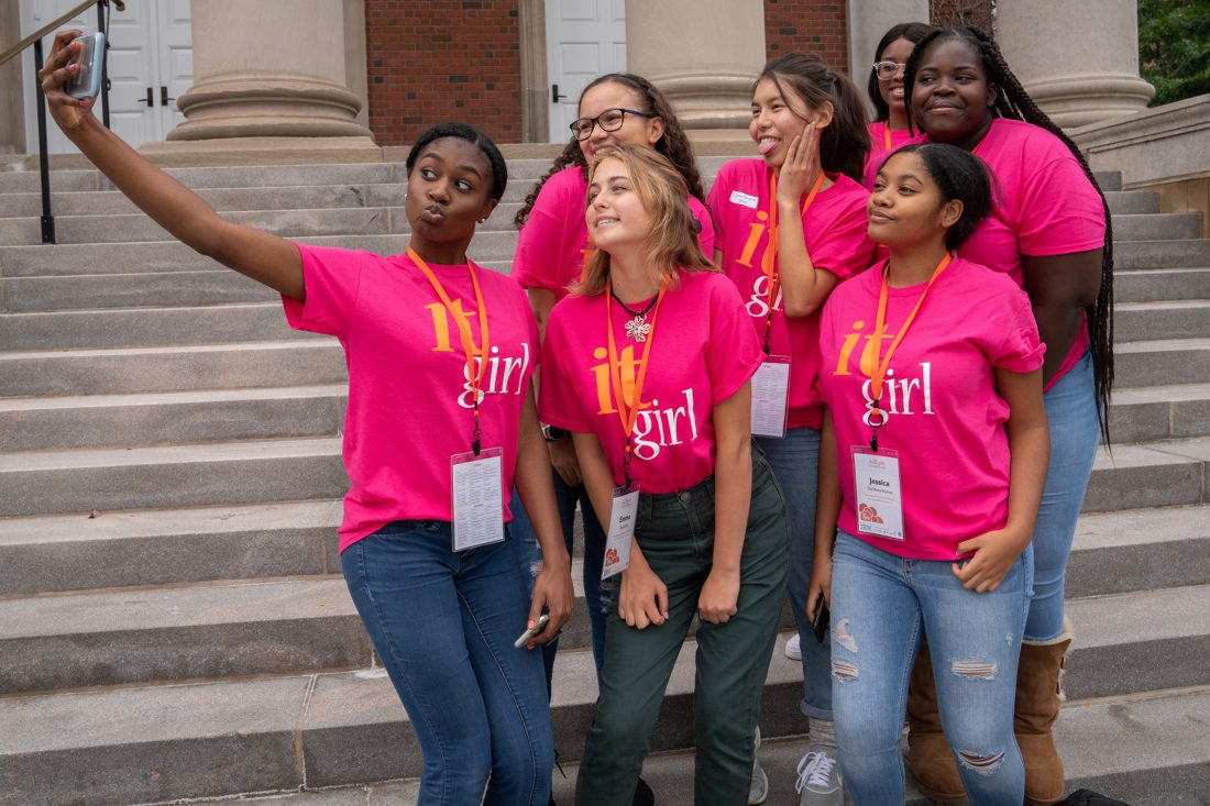 It Girls participants posing for a selfie together