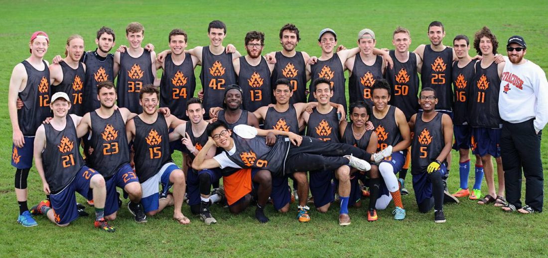 Team photo of Men's Ultimate Frisbee Club